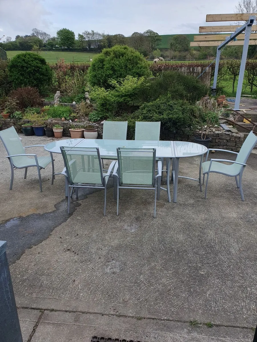 Garden table and chairs - Image 1