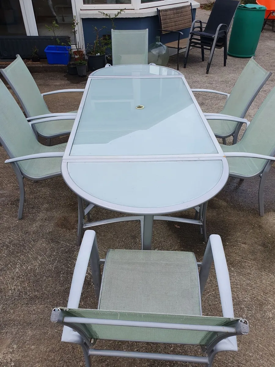 Garden table and chairs - Image 3