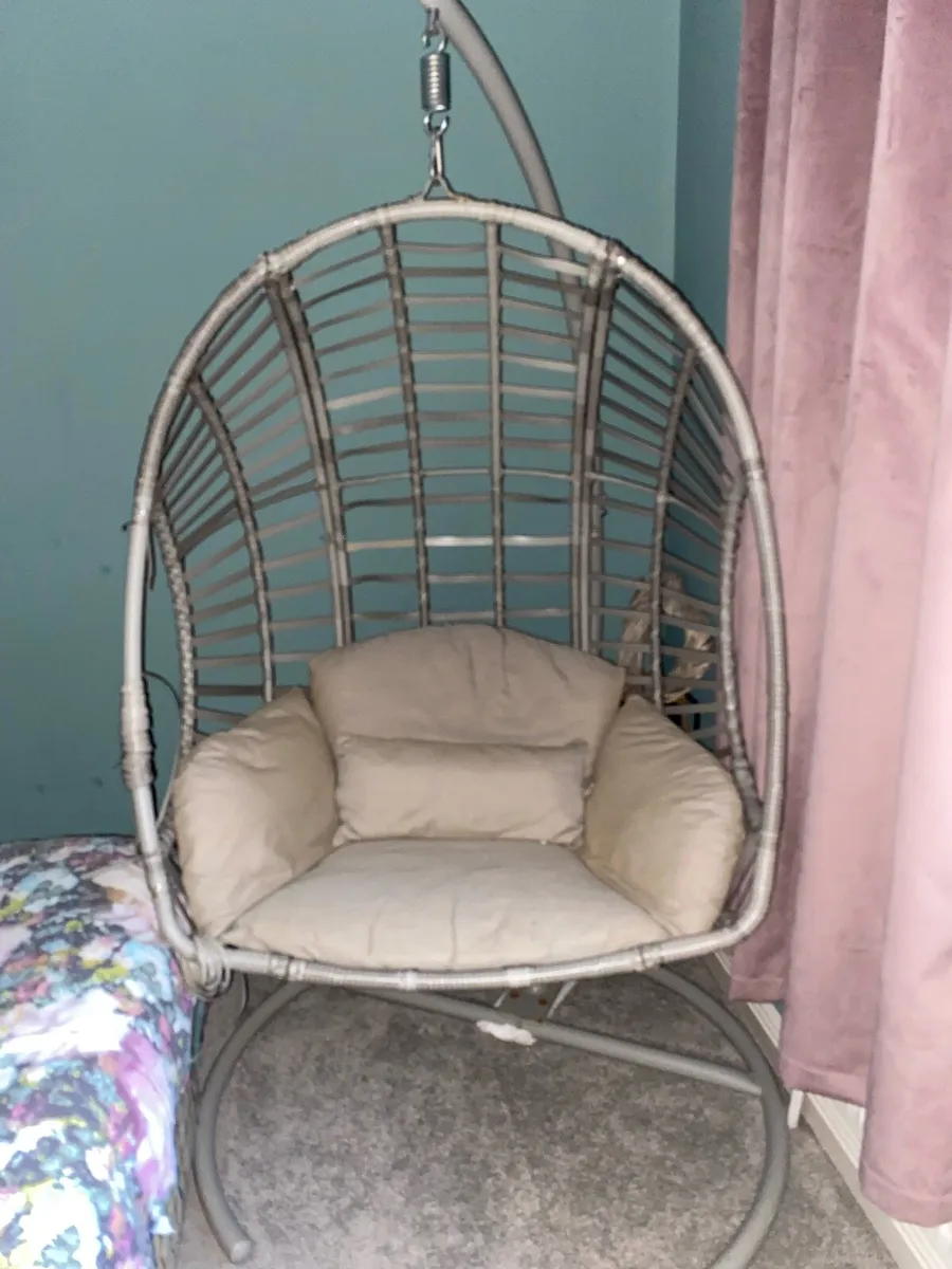 Egg Chair - Image 1