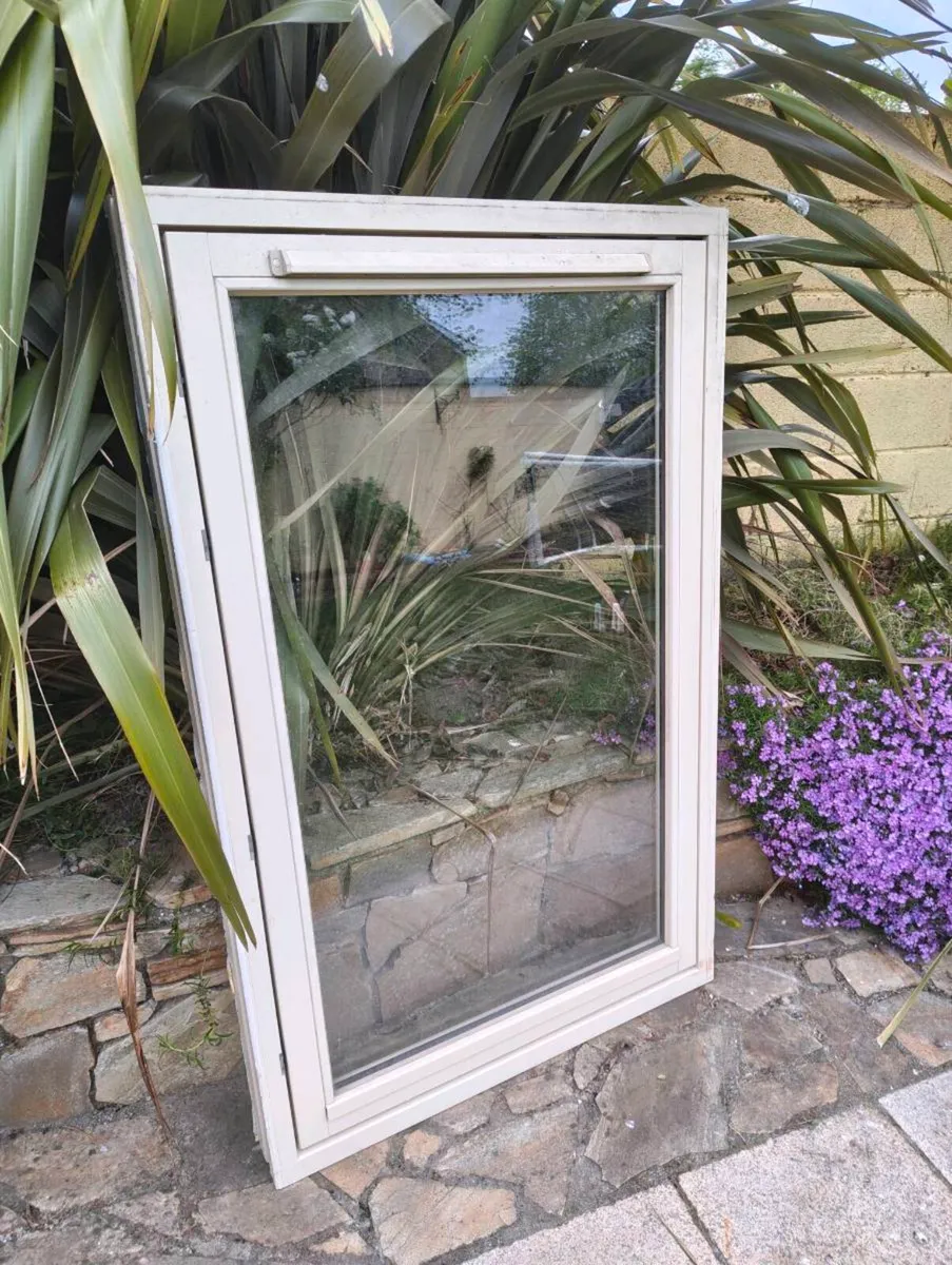 Window hard wood 910mm x 1440mm - Image 1