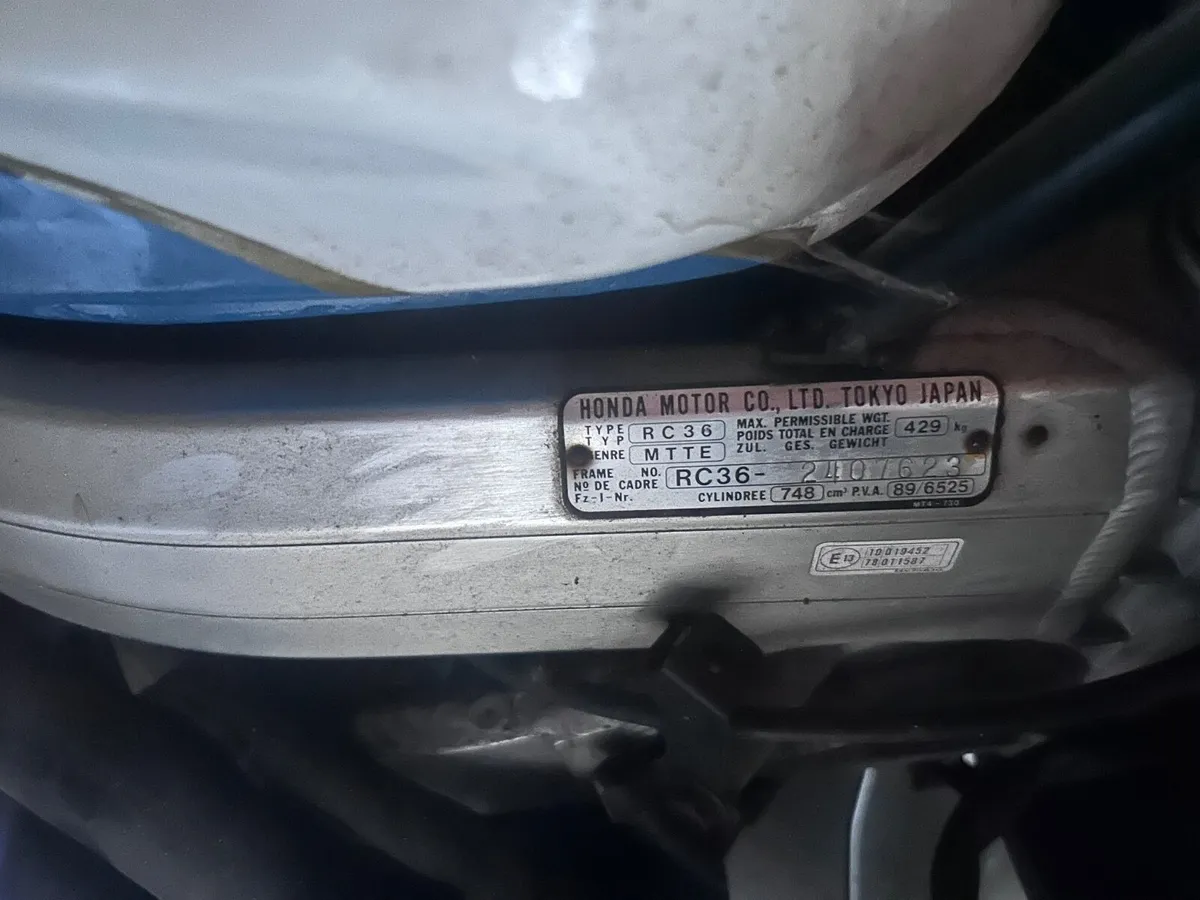 Honda vfr RC36 1994 - Image 4