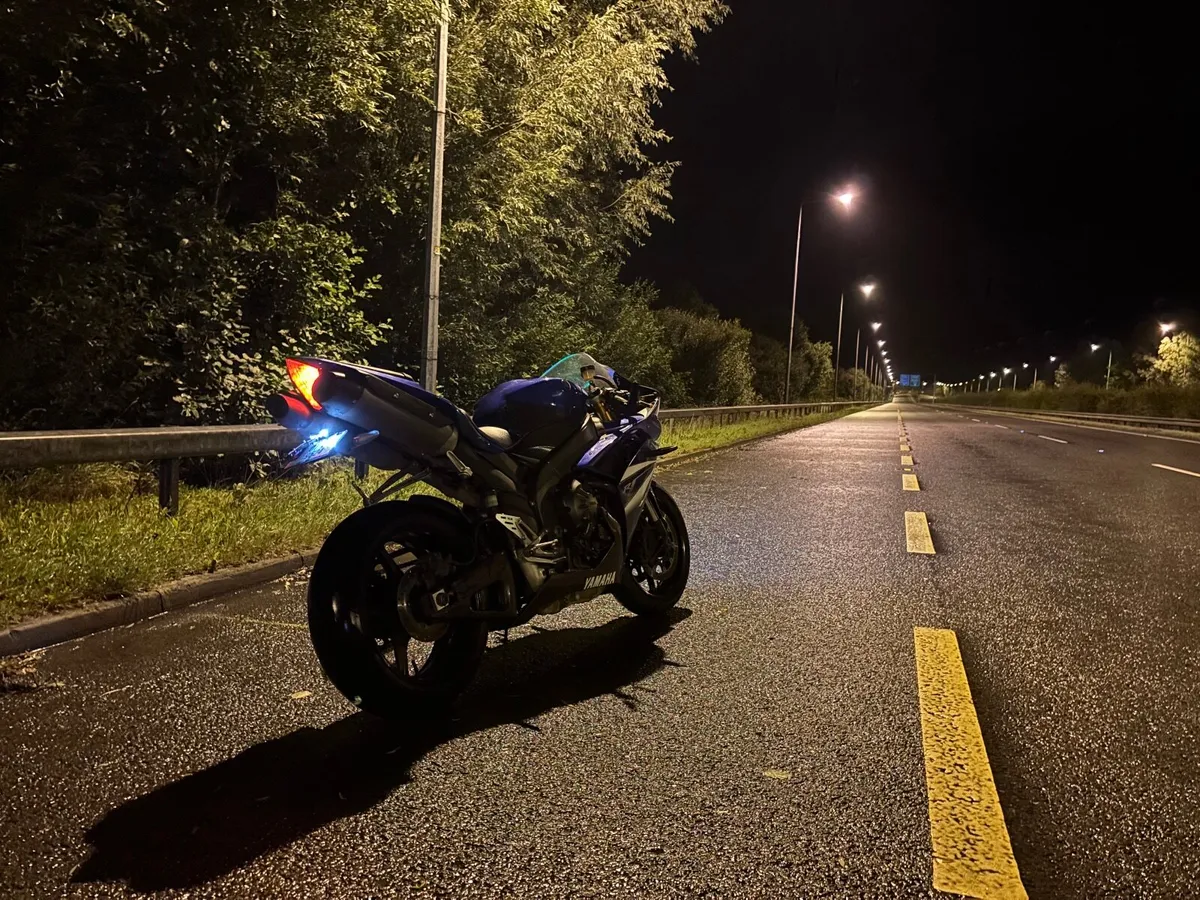 YAMAHA YZF R1 2007 - Image 4