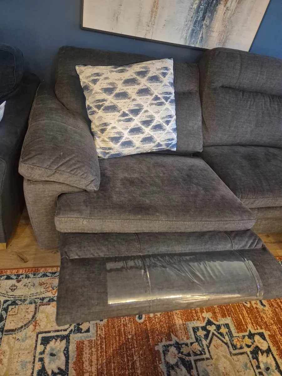 Valentino grey fabric recliner powered sofa - Image 4