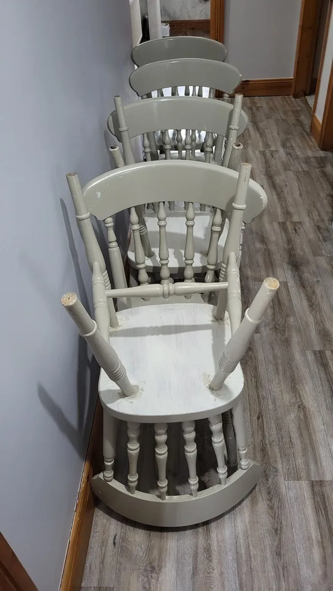 Kitchen table and chairs - Image 1