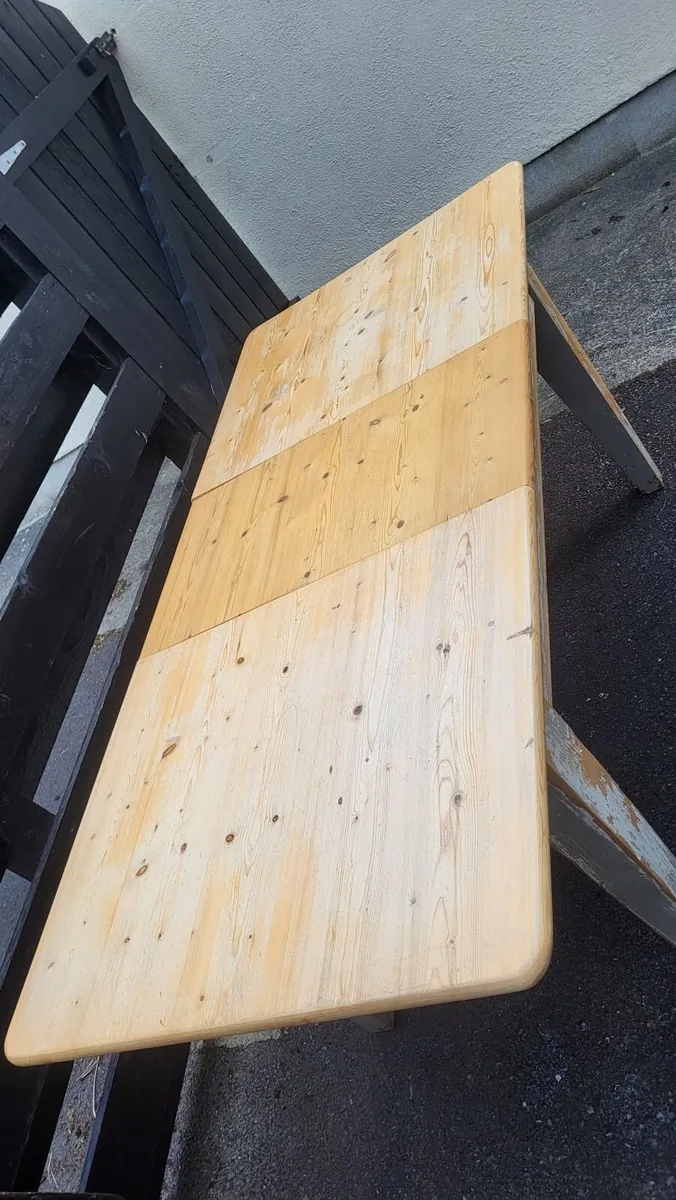 Kitchen table and chairs - Image 2