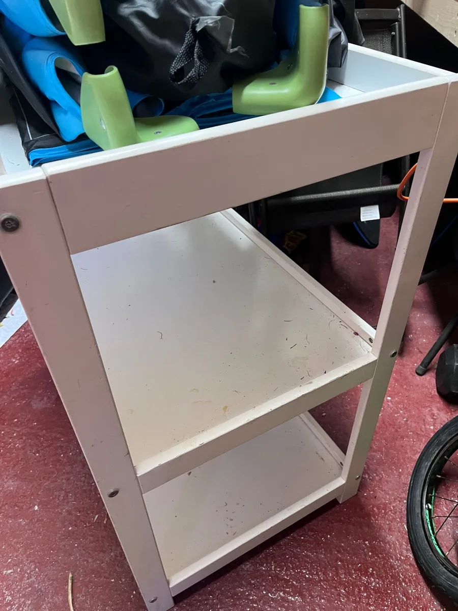 Baby changing table - Image 1