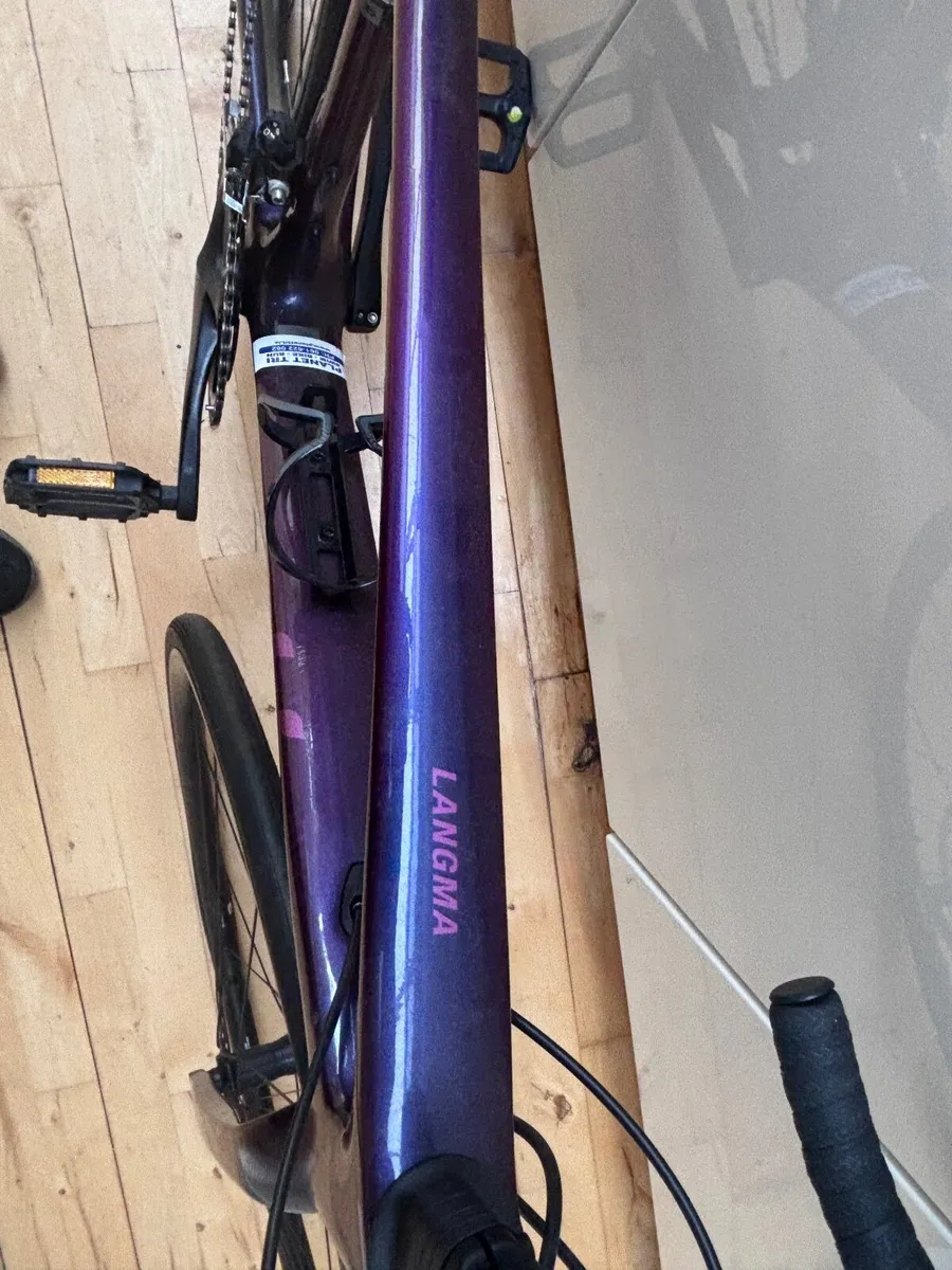 Bike:  Langma Advanced Disc 2 Carbon Fibre - Image 4