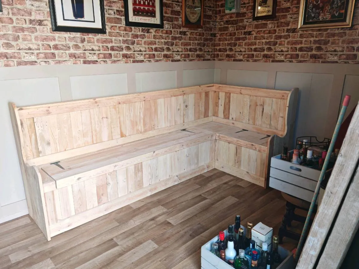 Corner seating - Image 1