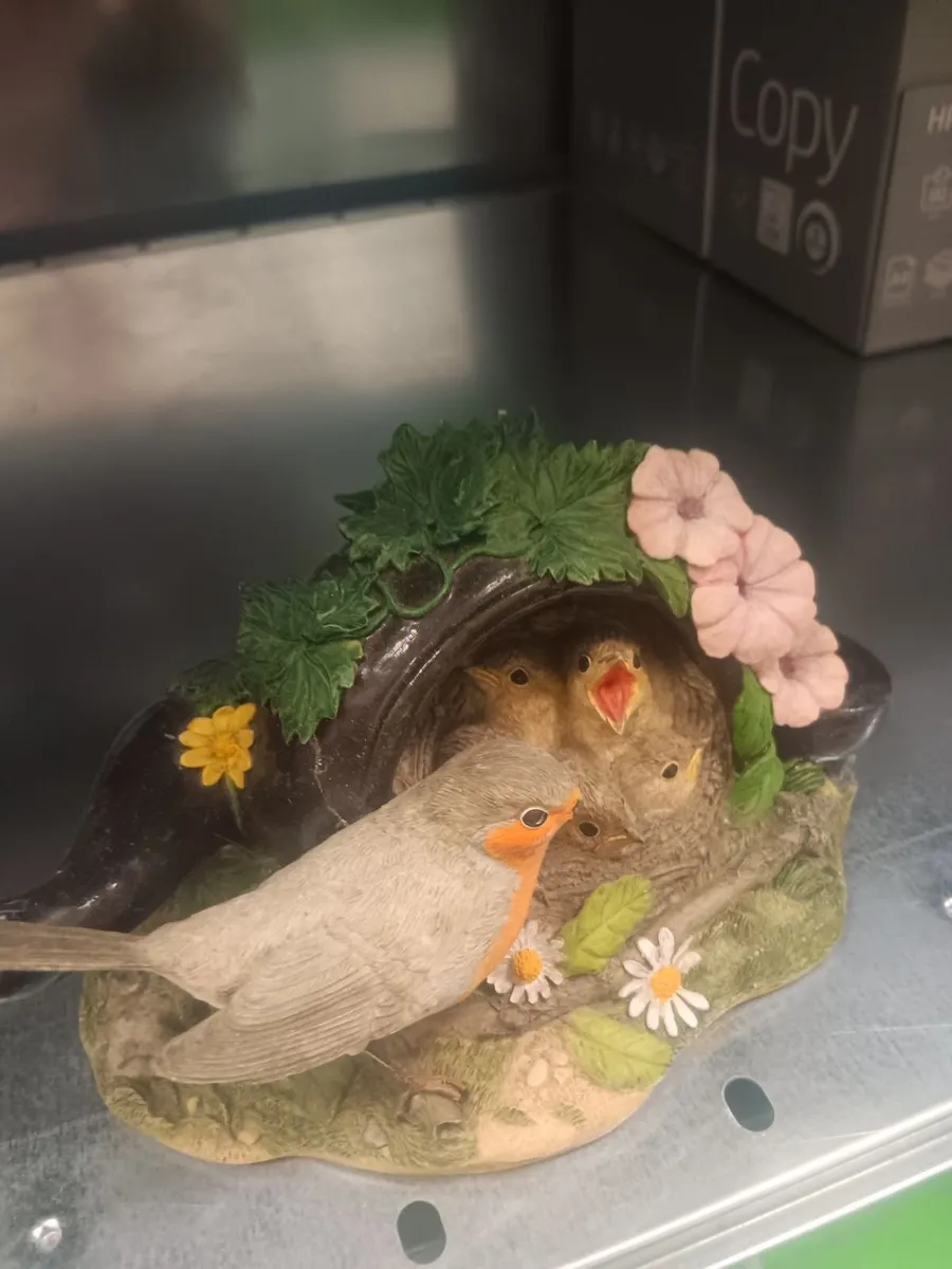 Wildlife figurine - Image 1