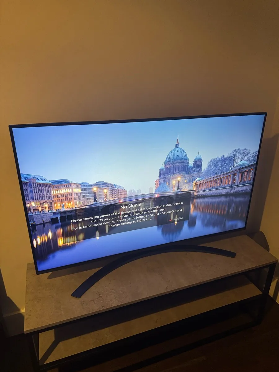 LG TV 49 inch - Image 2