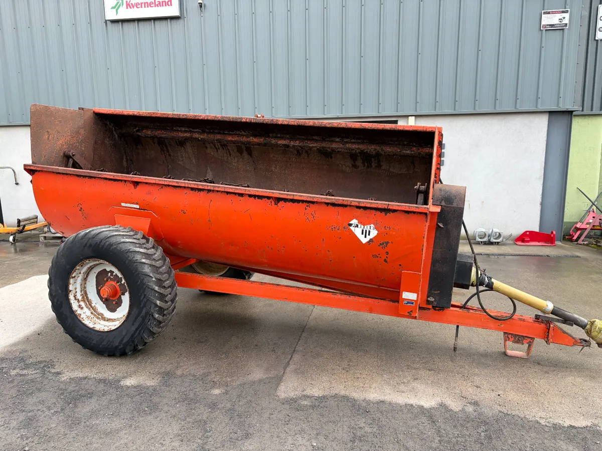 Abbey 2070 Dung Spreader - Image 2