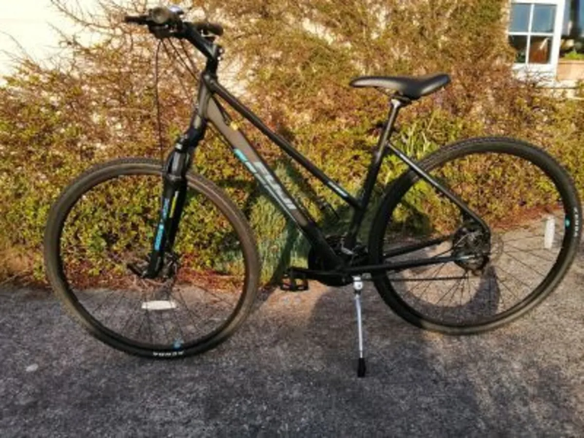 Ladies bicycle - Image 1