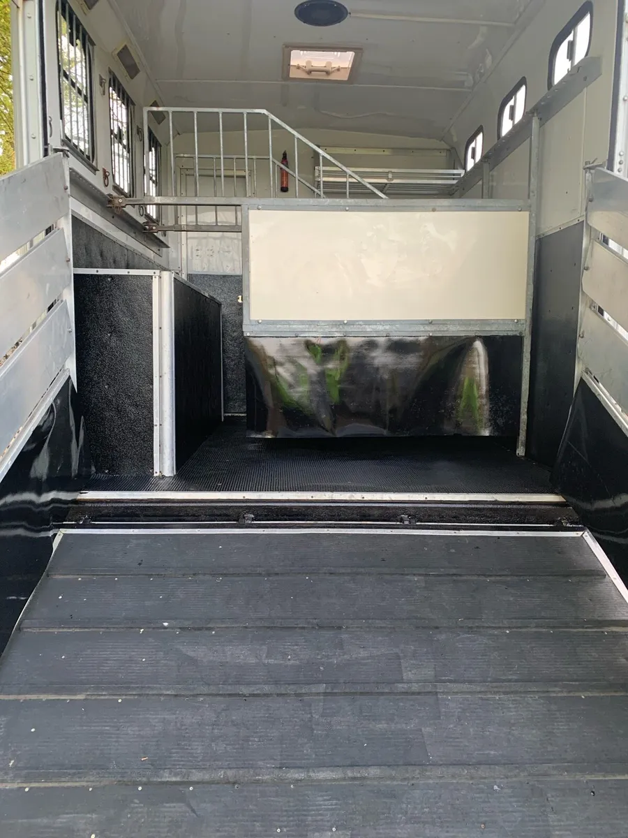 Horse Truck 2001 Daf 3 Horse with luxury Living - Image 2