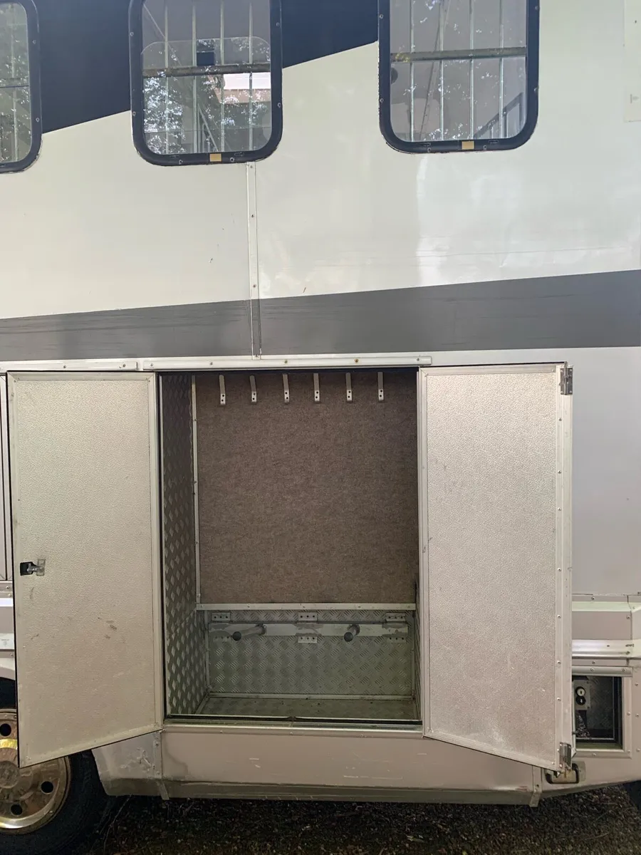 Horse Truck 2001 Daf 3 Horse with luxury Living - Image 3