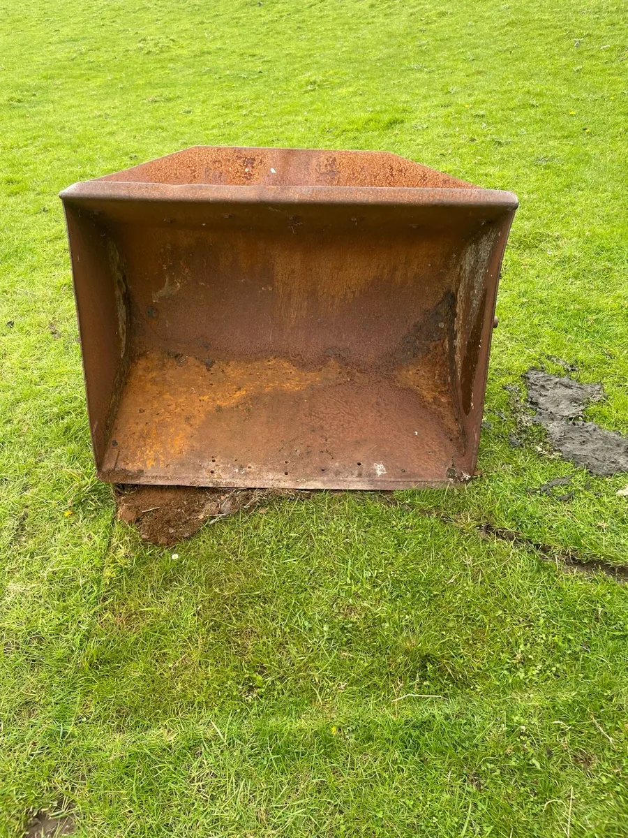 Massey Ferguson Bucket - Image 1