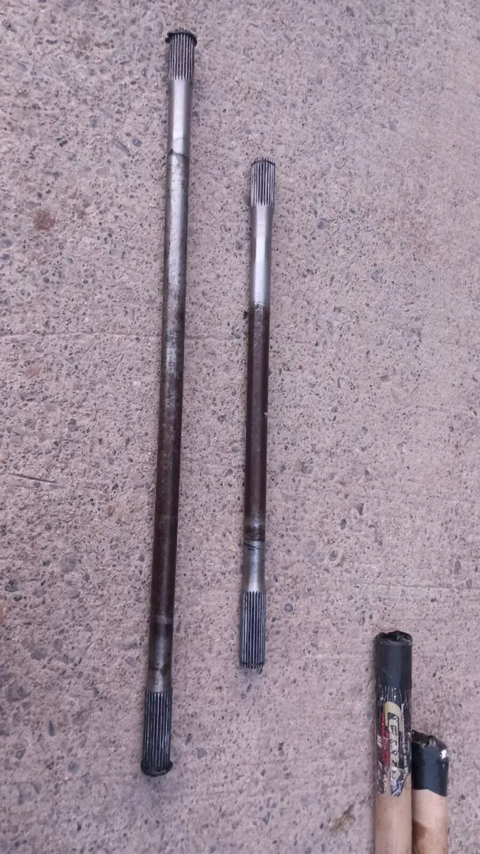 Berrisford drive box  and 2 sets of drive shafts - Image 1