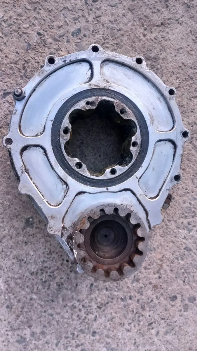 Berrisford drive box  and 2 sets of drive shafts - Image 3