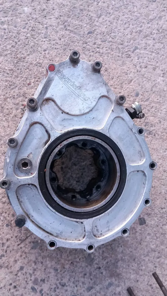 Berrisford drive box  and 2 sets of drive shafts - Image 4