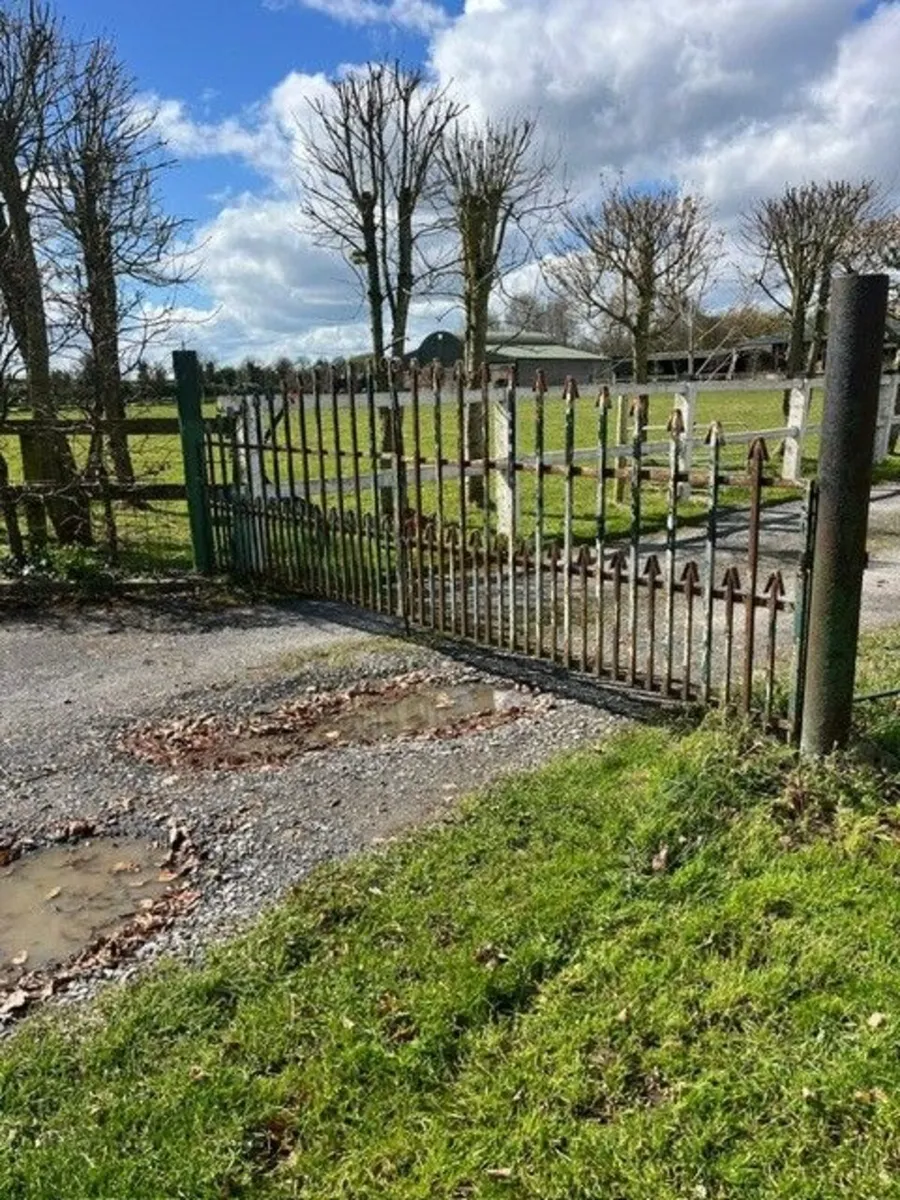 Gates - Image 2
