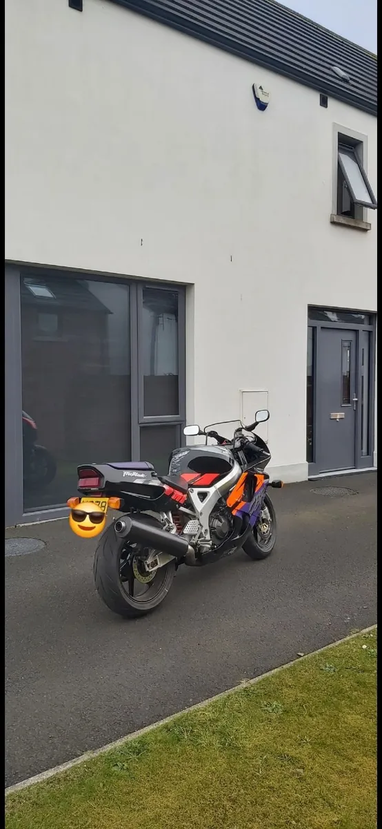 Honda CBR900RR Fireblade SC28 (CBR 900 900RR RR) - Image 4