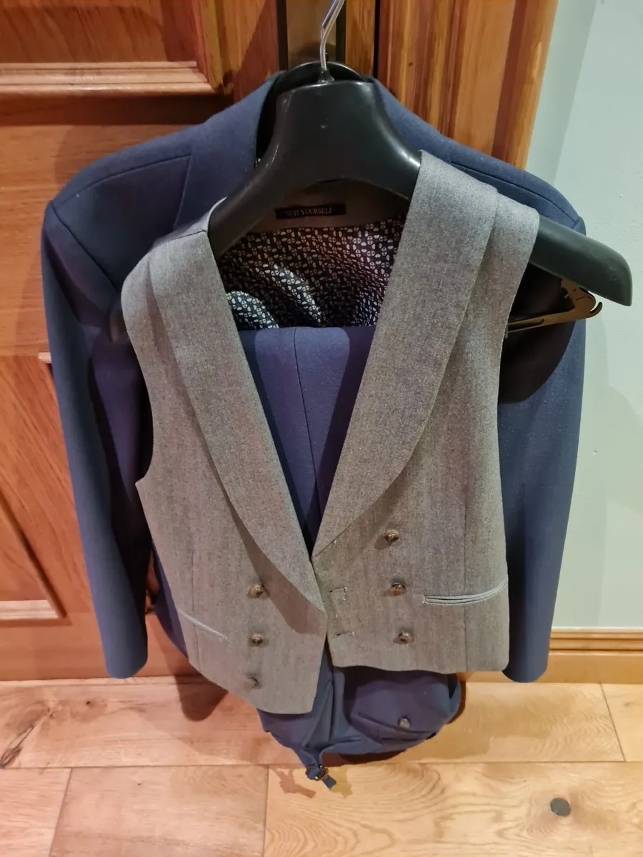 2 x Suits - Image 1