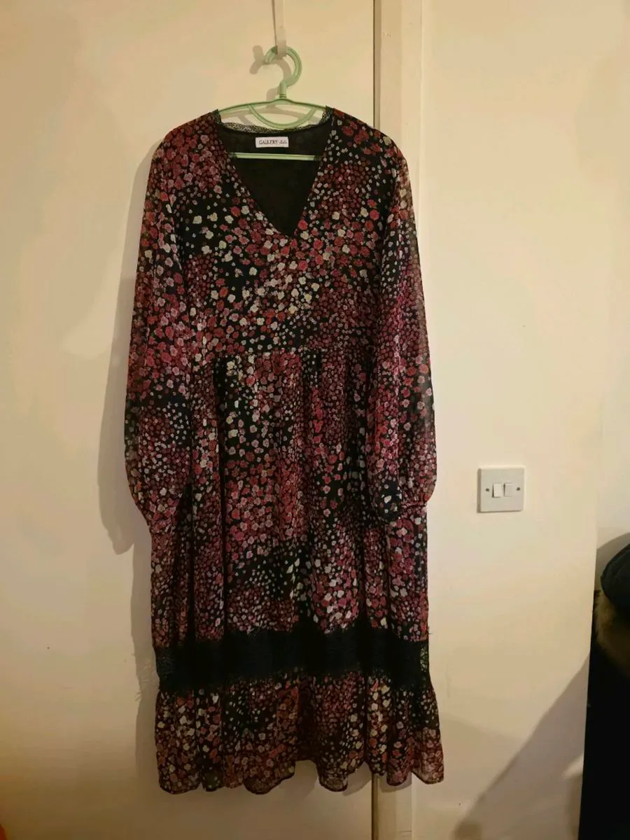 Lace floral dress - Image 1