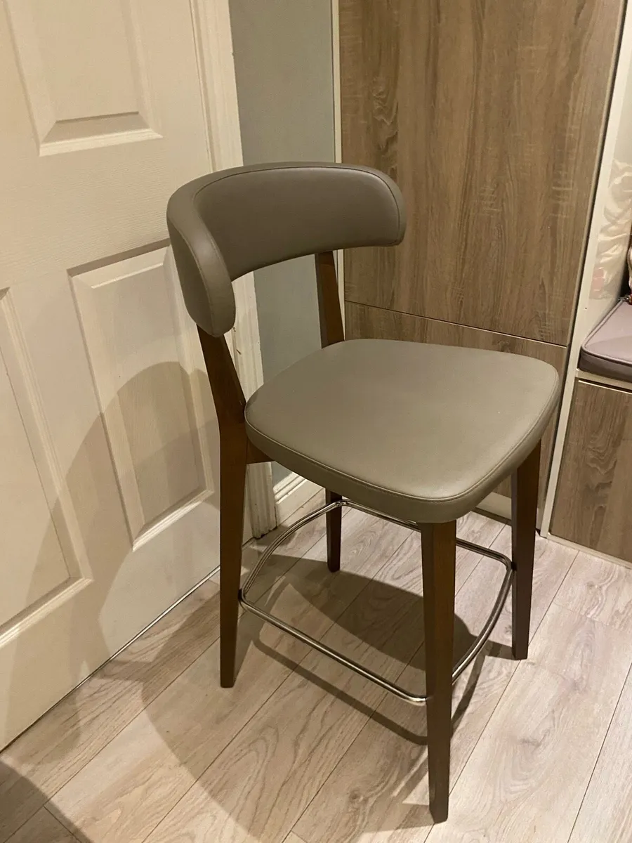 Bar stool - Image 1
