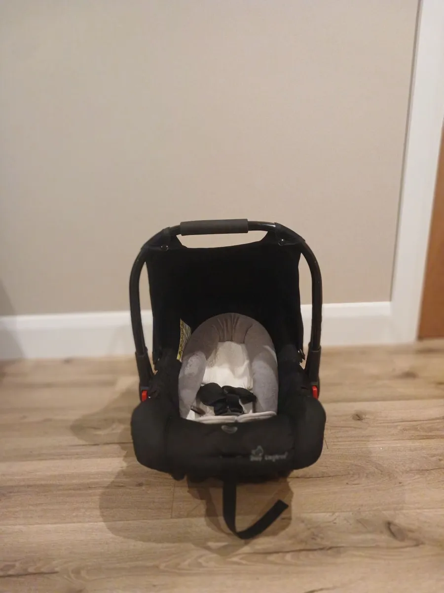 Baby elegance car seat - Image 1