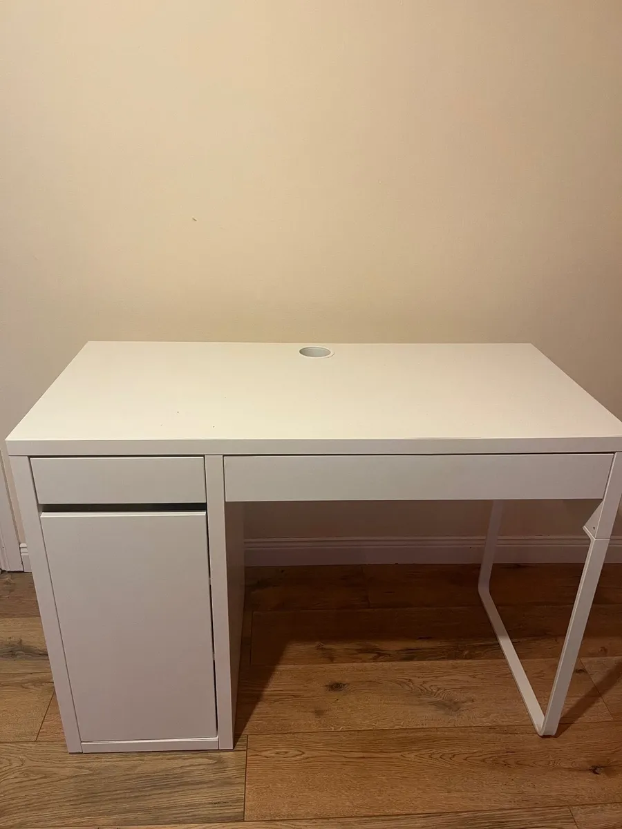White study desk - Image 1