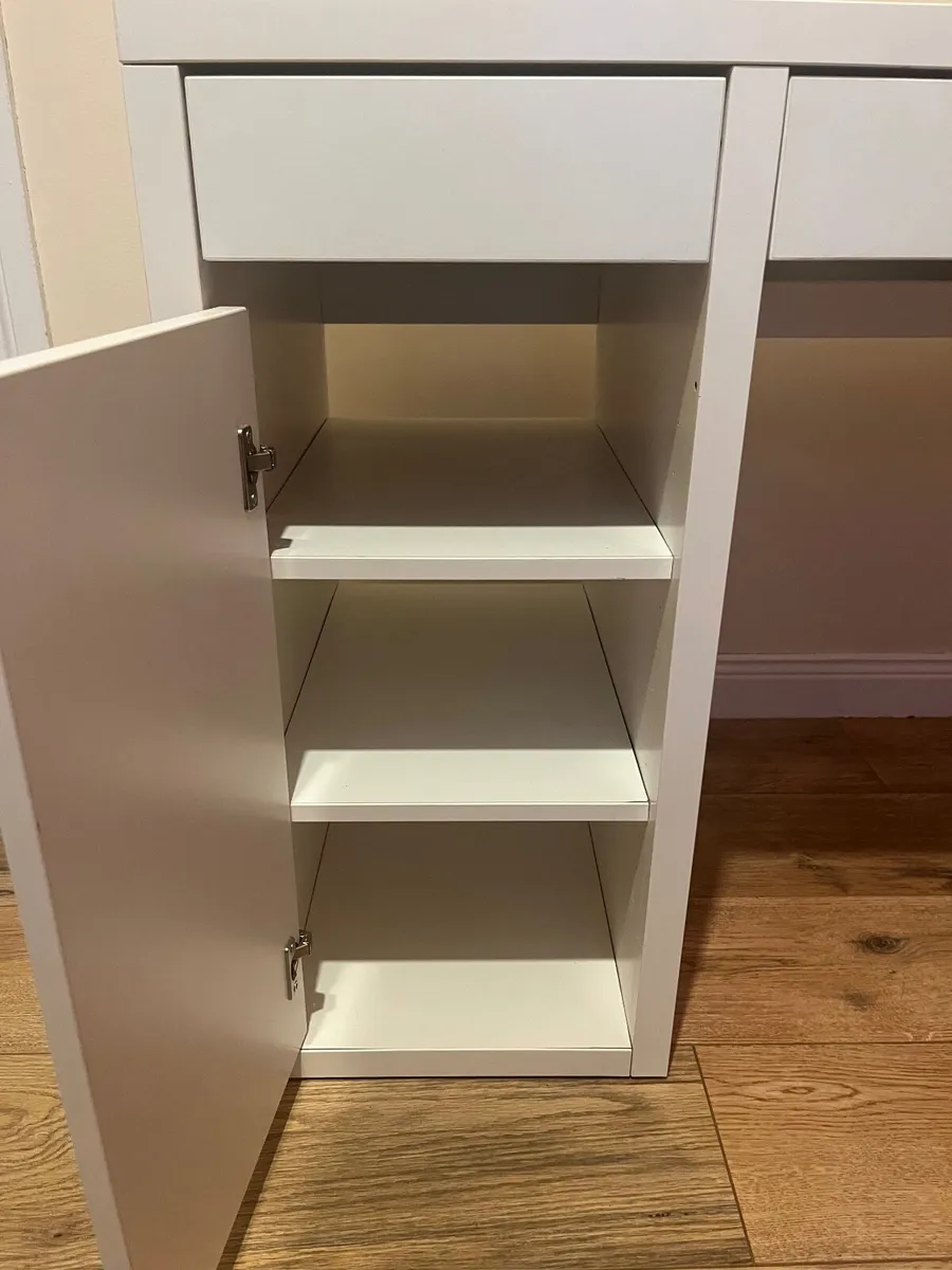 White study desk - Image 2