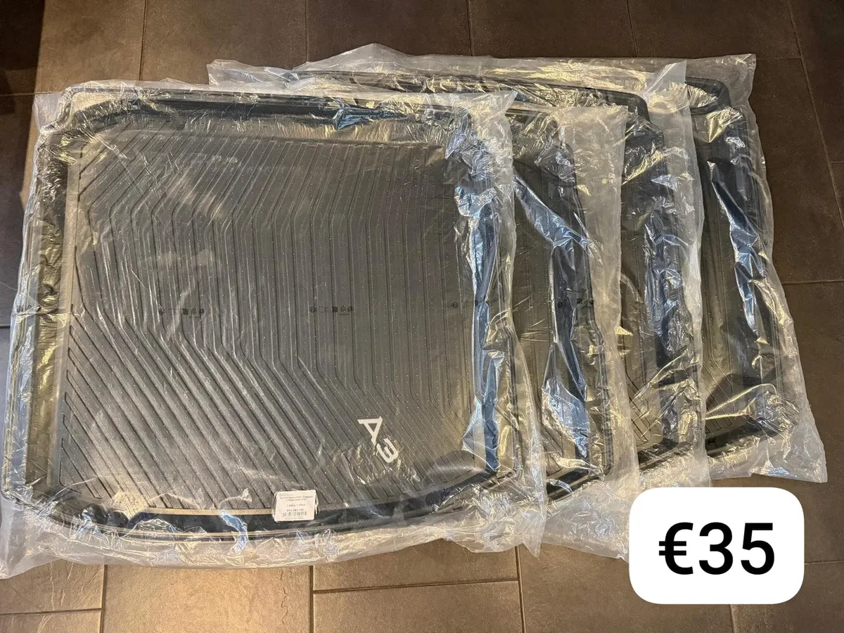 AUDI GENUINE ACCESSORIES - Image 1