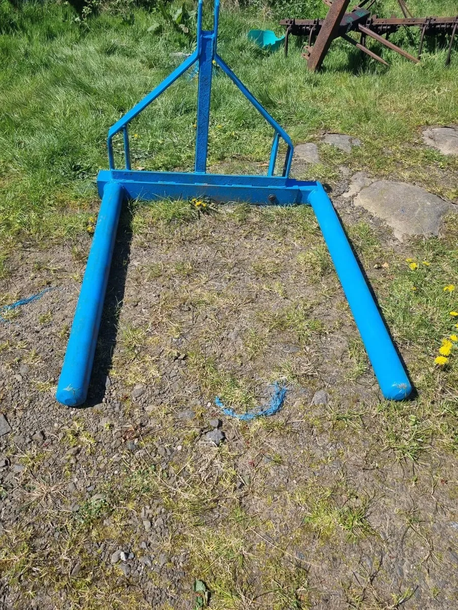 Niemeyer hay kicker and Fleming type bale lifter - Image 4