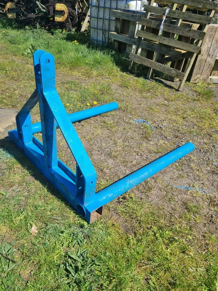 Niemeyer hay kicker and Fleming type bale lifter - Image 3