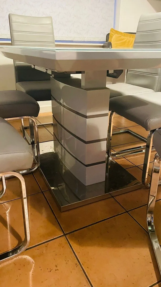 Dining Room Table and Chairs - Image 3