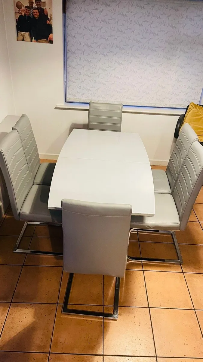 Dining Room Table and Chairs - Image 2