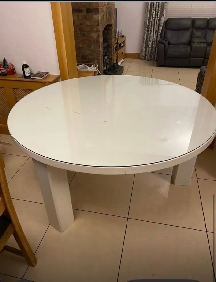 Kitchen table - Image 1