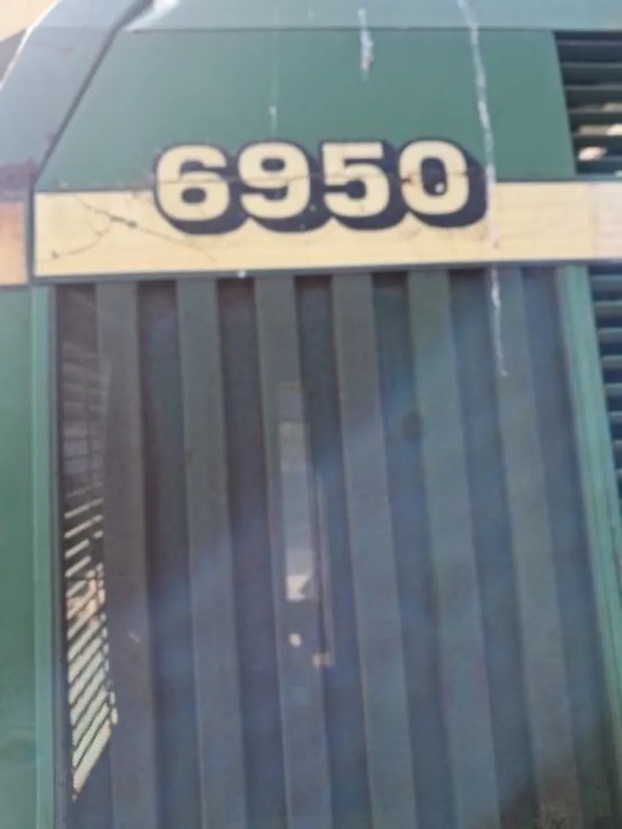 John Deere harvester - Image 2