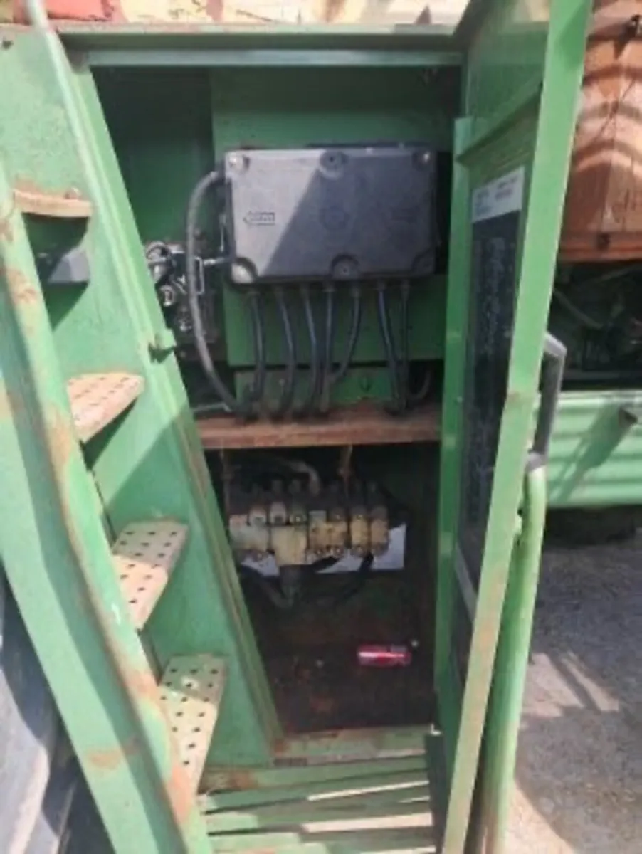 John Deere harvester - Image 3