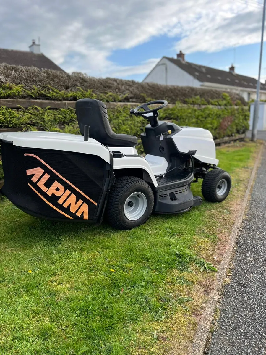 Mountfield ( alpina ) petrol ride on lawnmower - Image 3