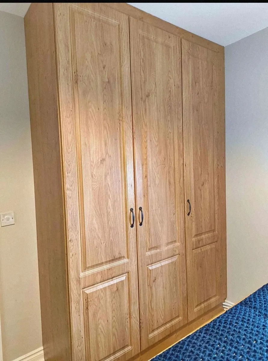 Big wardrobe - Image 1