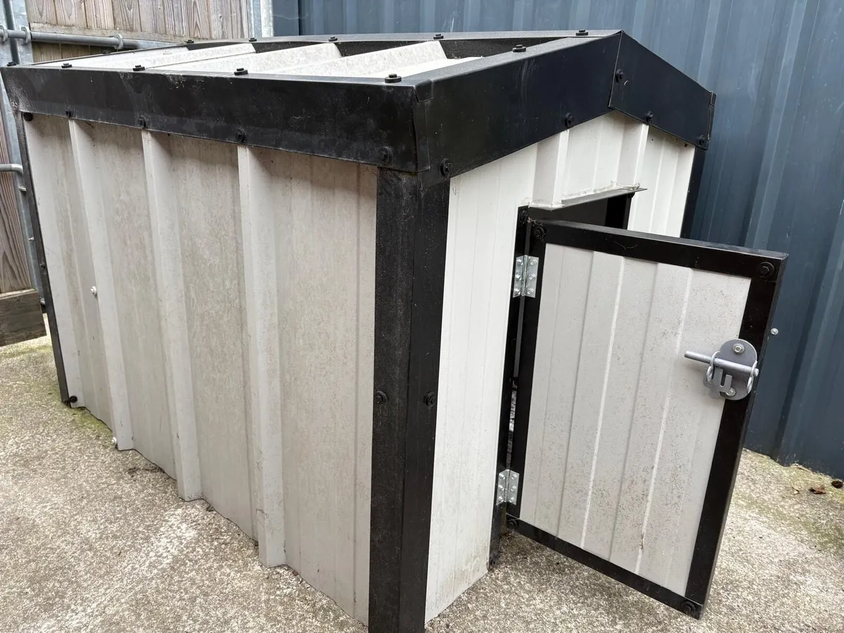 Dog kennel - Image 1