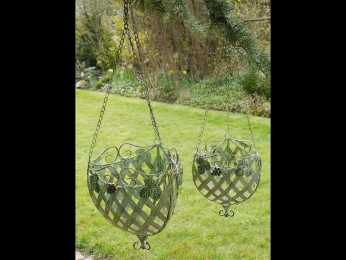 Green Hanging Baskets (Set of 2) – D201