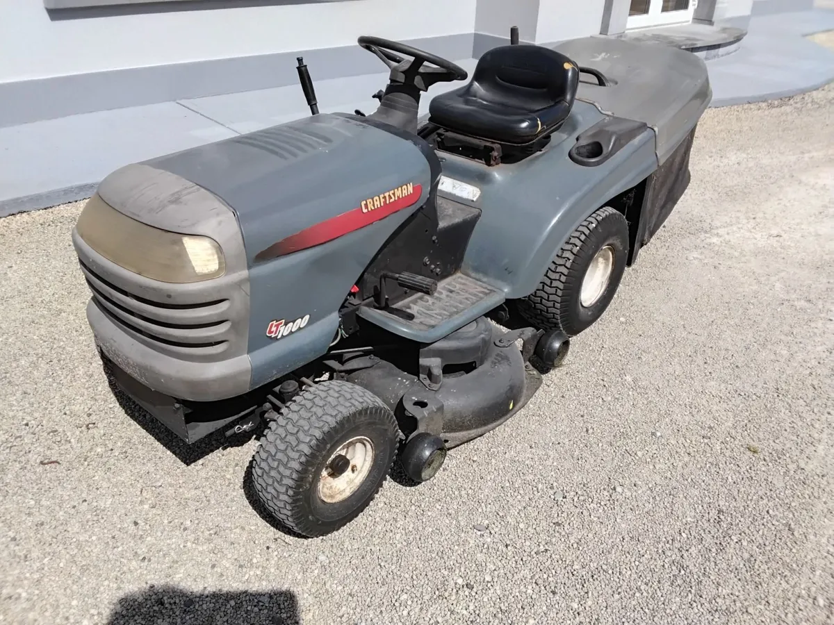 Ride on lawnmower - Image 1
