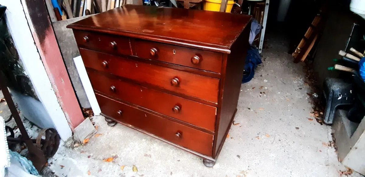 Chest of drawers - Image 1