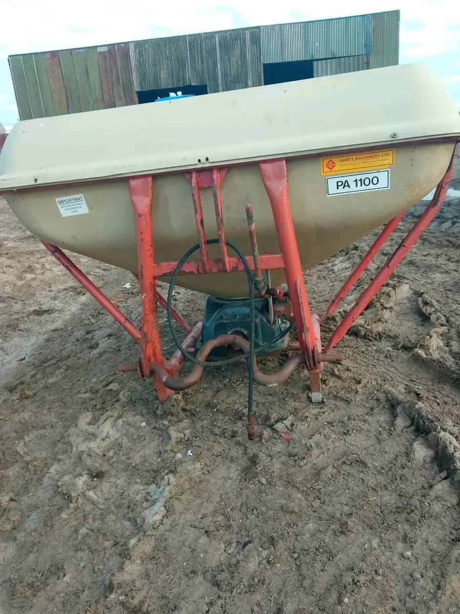 Abbey wagger - Image 1