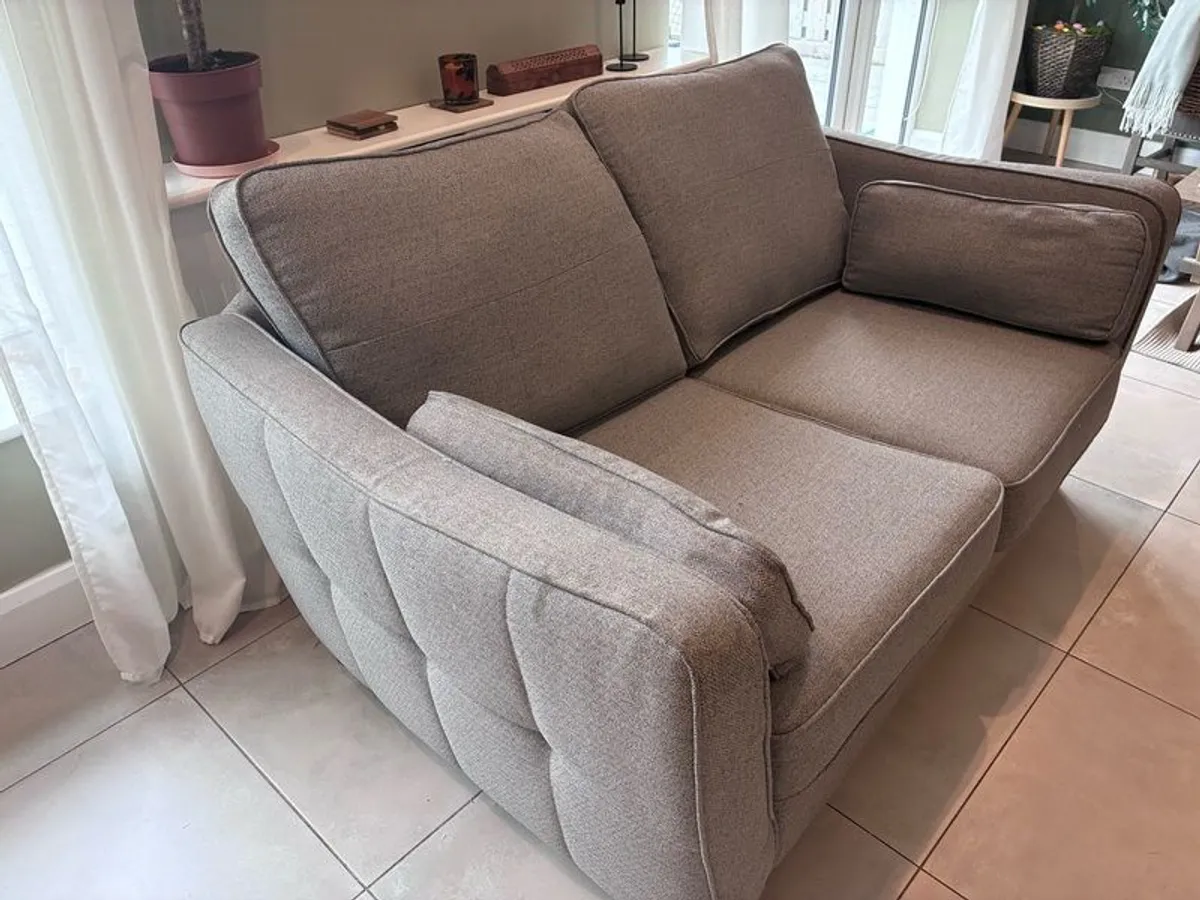 Two seater sofa - great condition - Image 2
