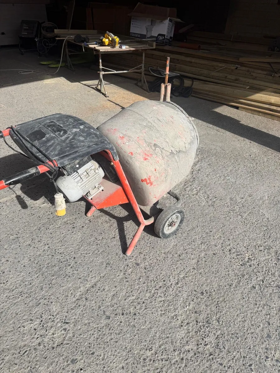 Cement mixer - Image 1