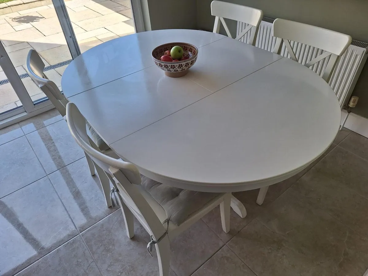 Kitchen table & 6 chairs - Image 1