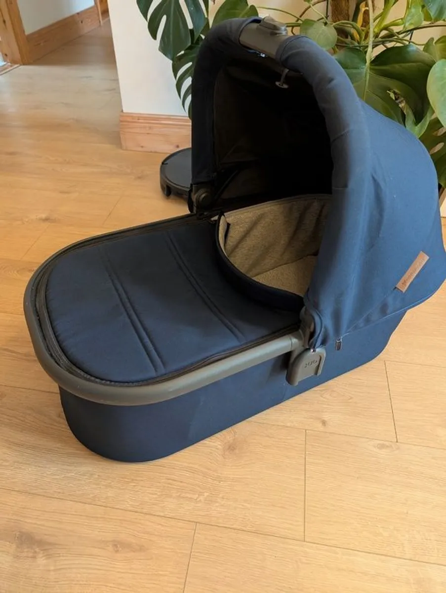 Uppababy V2 Buggy and Bassinet - Image 2
