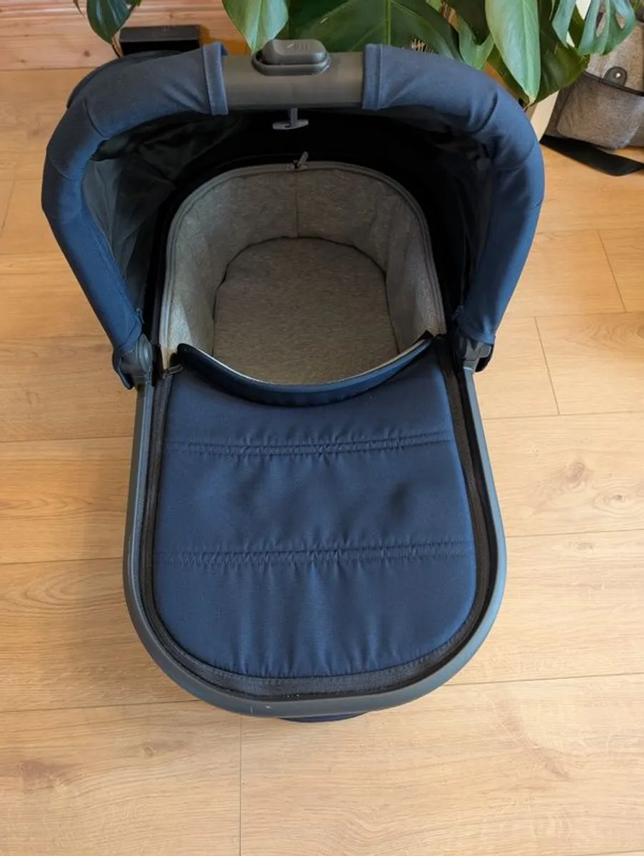 Uppababy V2 Buggy and Bassinet - Image 3